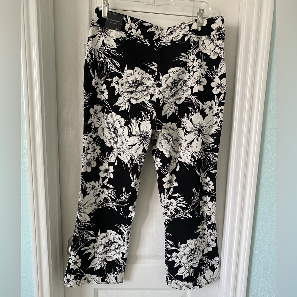 Tahari floral crop pants size-large